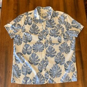 American Eagle Shirt Men’s Large White and Blue Leaf Pattern Button Up Vaca
